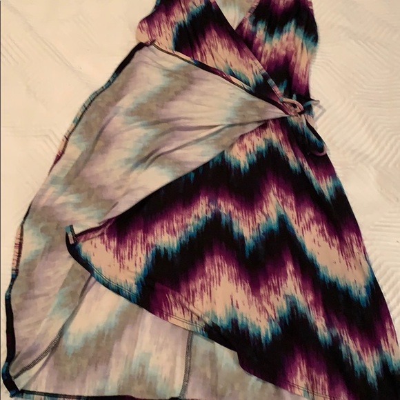 Gorgeous short wrap style dress - Picture 4 of 4